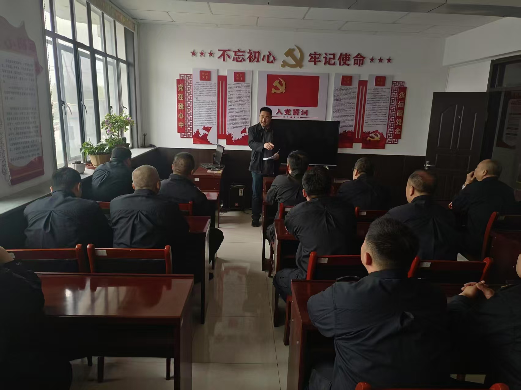 “众志”筑牢防火墙 消防演练护押运