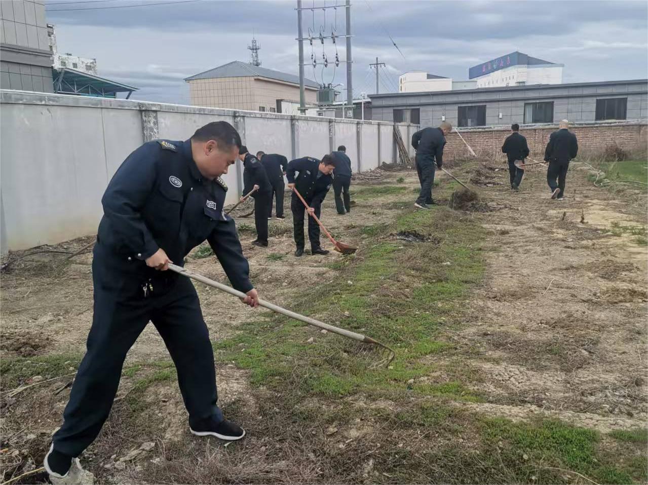 塔城恒基武装守护押运有限责任公司开展“春日焕新”环境美化活动