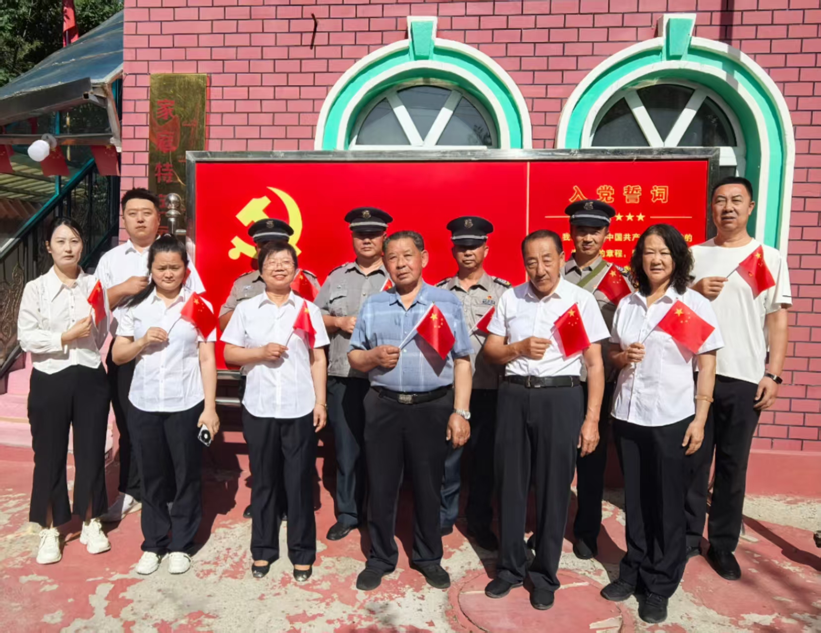 传承红色基因  铸爱国情怀——新疆恒威基业保安服务有限公司党支部开展主题党日活动