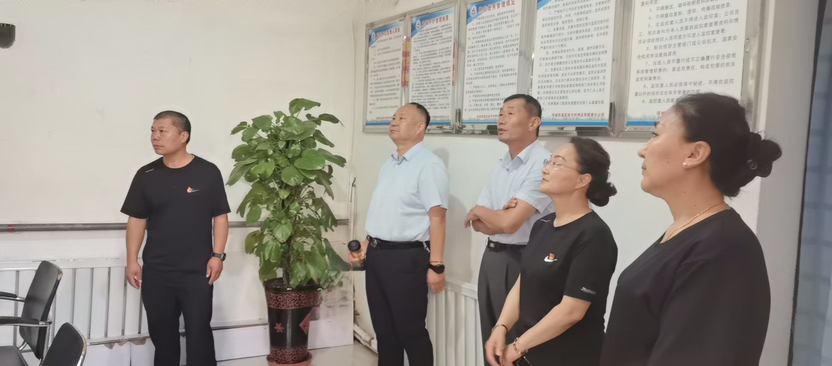 乌苏农商银行安保部一行实地考察塔城恒基公司乌苏分公司押运服务