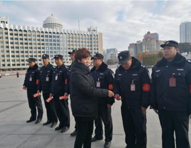新疆方洲安保服务有限公司保安员坚守岗位受到奖励