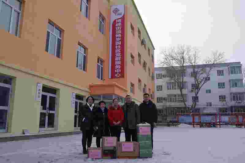 新疆黄金盾保安服务有限公司为畅岁园社区爱心超市捐赠物资